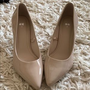 H&M nude glossy pumps